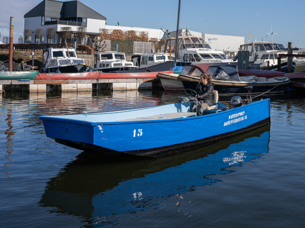 Grote motorboot met stuur | Watersport Botenverhuur